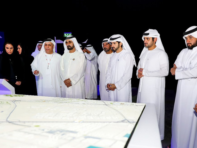 الشيخ محمد بن راشد يطلع على سير العمل في محطات مسار 2020 لمترو دبي